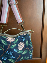 Load image into Gallery viewer, Peony Kiss Clasp Clutch Crossbody