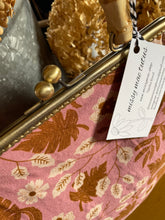 Load image into Gallery viewer, Florida Alligator Fabric with Bamboo handle clutch
