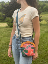 Load image into Gallery viewer, Wooden Handle floral/butterfly clutch
