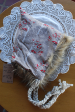 Load image into Gallery viewer, Cardinal Cotton/Fur 18-36 months size Pixie Hat
