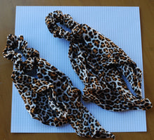 Load image into Gallery viewer, Cheetah Knot Scrunchies
