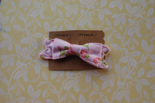 Load image into Gallery viewer, Mini Pink Floral Tess Bow Clip
