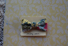 Load image into Gallery viewer, Floral Bow Clip
