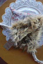 Load image into Gallery viewer, Cardinal Cotton/Fur 18-36 months size Pixie Hat
