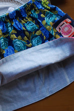 Load image into Gallery viewer, Flippity Skirt Size 6 Floral/telephone pockets
