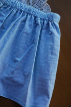 Load image into Gallery viewer, Flippity Skirt Size 6 Floral/telephone pockets

