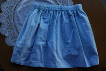 Load image into Gallery viewer, Flippity Skirt Size 6 Floral/telephone pockets
