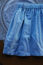 Load image into Gallery viewer, Flippity Skirt Size 6 Floral/telephone pockets
