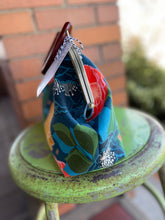 Load image into Gallery viewer, Wonen’s Wooden handled frame bag
