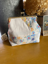Load image into Gallery viewer, Vintage Quilt Kiss Clasp Clutch
