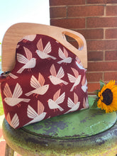 Load image into Gallery viewer, Women’s Wooden Handle Bird Clutch Bag
