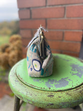 Load image into Gallery viewer, Women’s Mushroom Kiss Clasp Clutch
