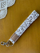 Load image into Gallery viewer, Big Cheetah Key Fob
