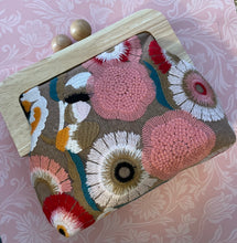 Load image into Gallery viewer, Wooden frame clutch bag/embroidered mesh design
