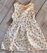 Load image into Gallery viewer, Daisy Floral Dress size 6
