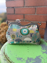 Load image into Gallery viewer, Women’s Mushroom Kiss Clasp Clutch
