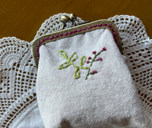 Load image into Gallery viewer, Hand Stitched Floral Coin purse

