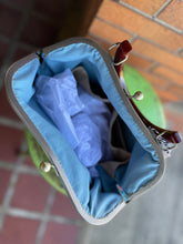 Load image into Gallery viewer, Wonen’s Wooden handled frame bag
