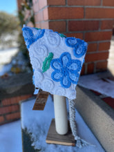 Load image into Gallery viewer, Size 3-6 month Pixie hat
