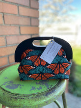 Load image into Gallery viewer, Women’s Retro Wooden Clasp Clutch-Charley Harper monarchs
